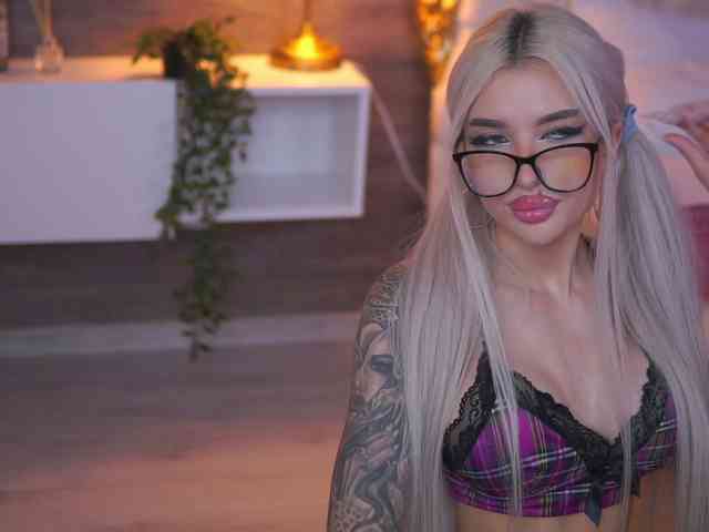 JuicyJessye webcam