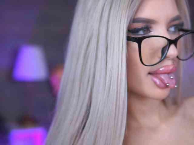 JuicyJessye webcam