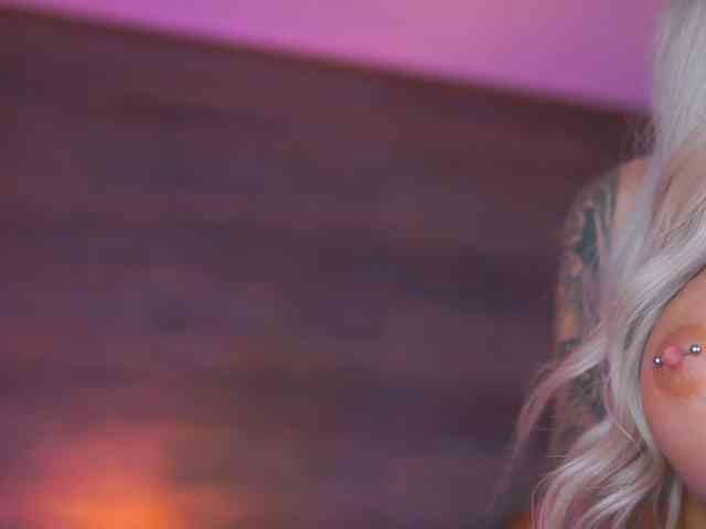 JuicyJessye webcam