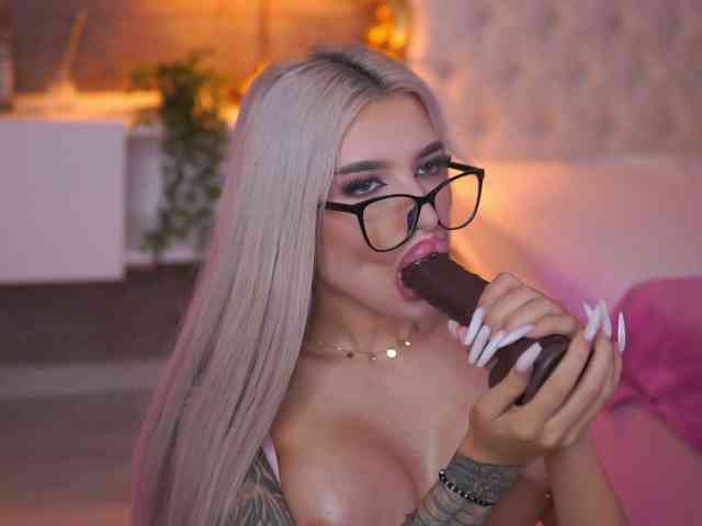 JuicyJessye webcam