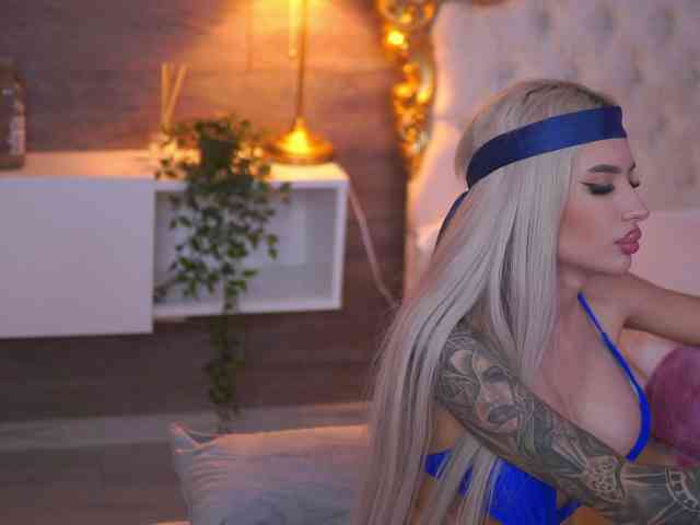 JuicyJessye webcam