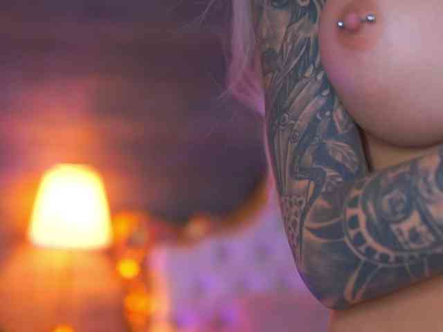 JuicyJessye webcam