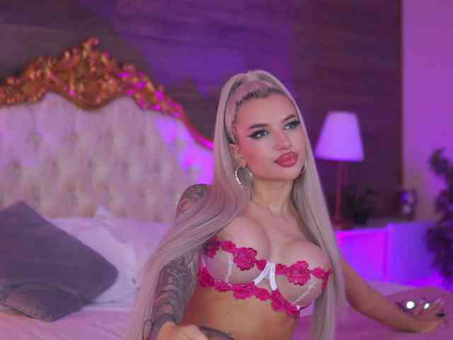 JuicyJessye webcam