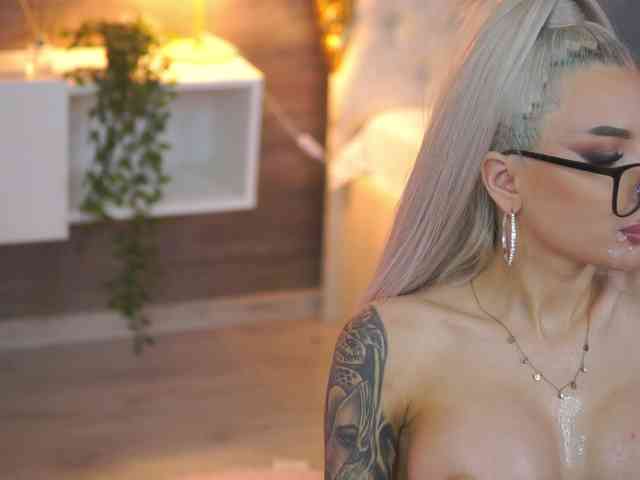 JuicyJessye webcam