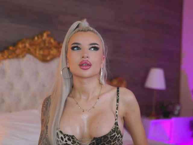 JuicyJessye webcam