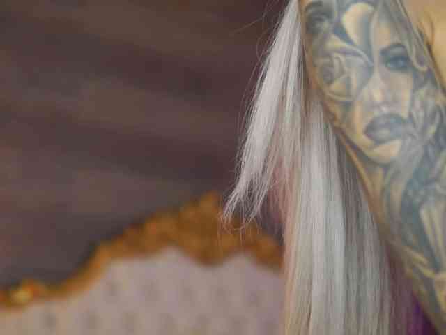 JuicyJessye webcam