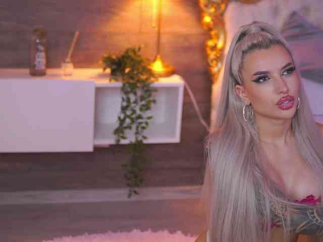 JuicyJessye webcam