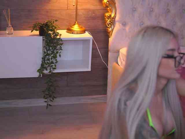 JuicyJessye webcam