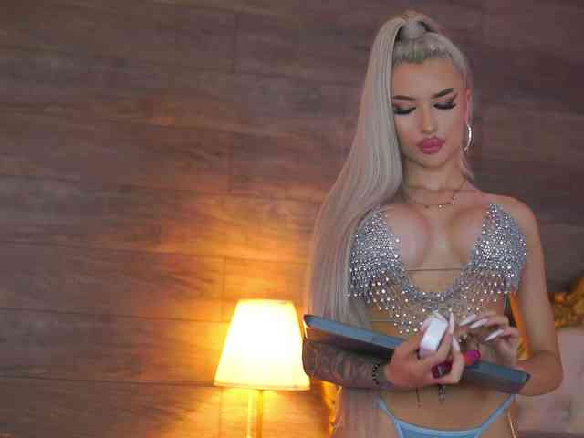 JuicyJessye webcam