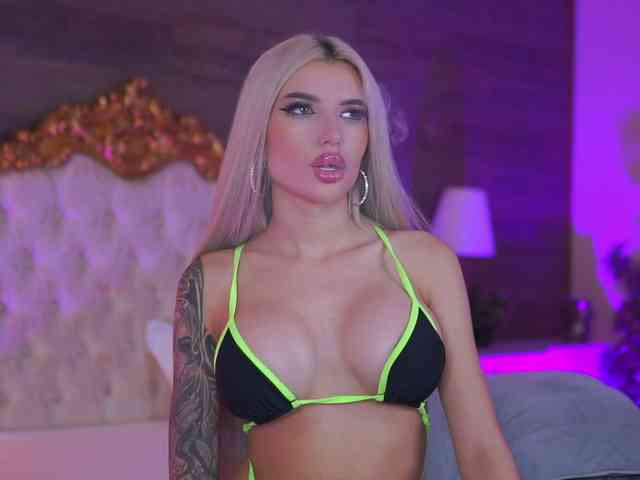 JuicyJessye webcam