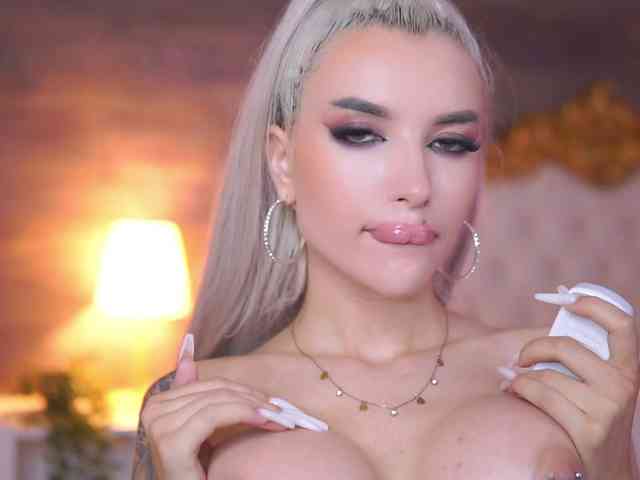 JuicyJessye webcam