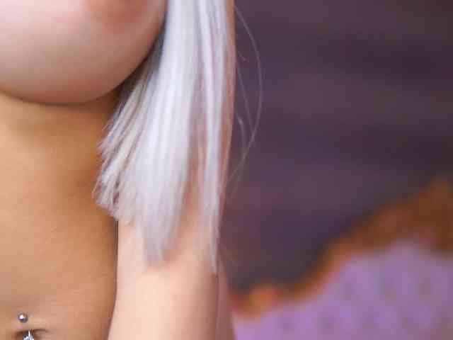 JuicyJessye webcam