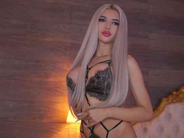 JuicyJessye webcam