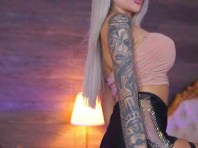 JuicyJessye webcam