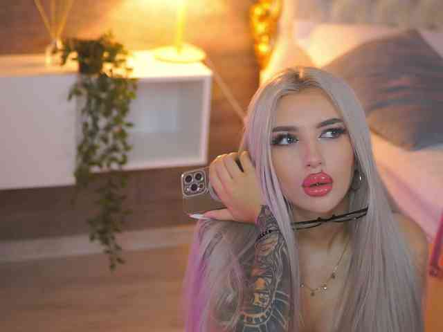 JuicyJessye webcam