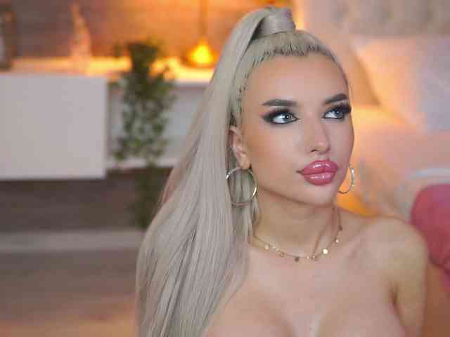 JuicyJessye webcam
