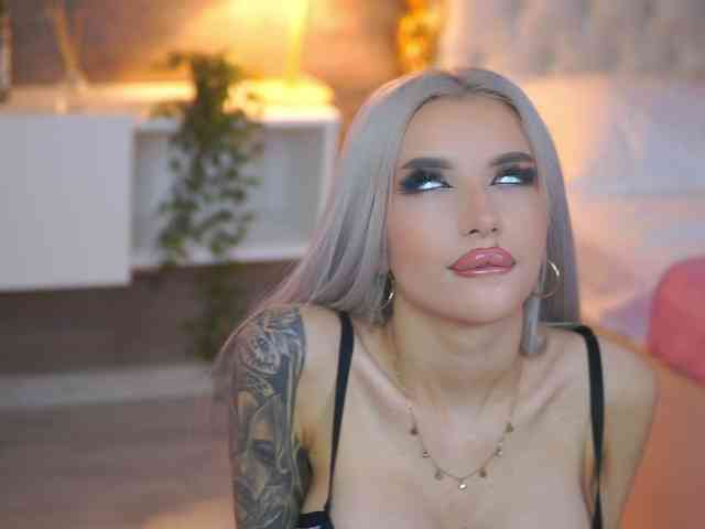 JuicyJessye webcam