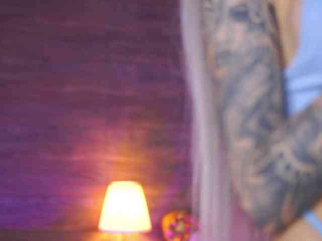 JuicyJessye webcam