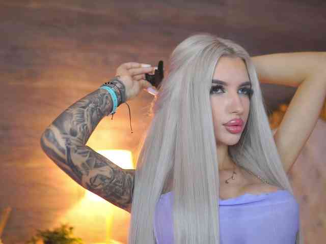 JuicyJessye webcam