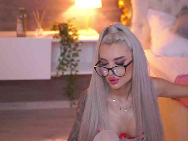 JuicyJessye webcam