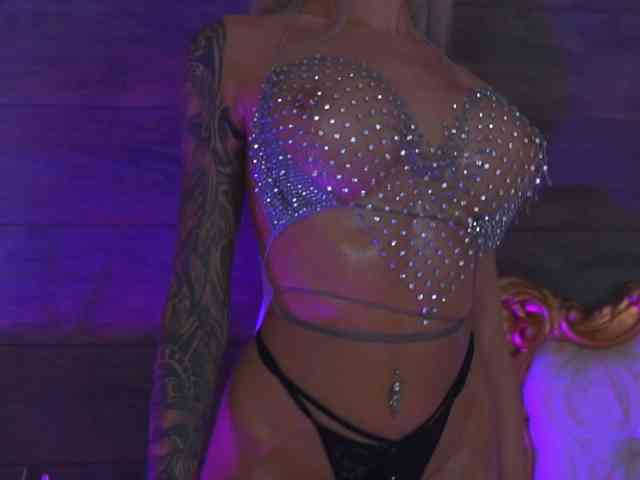JuicyJessye webcam