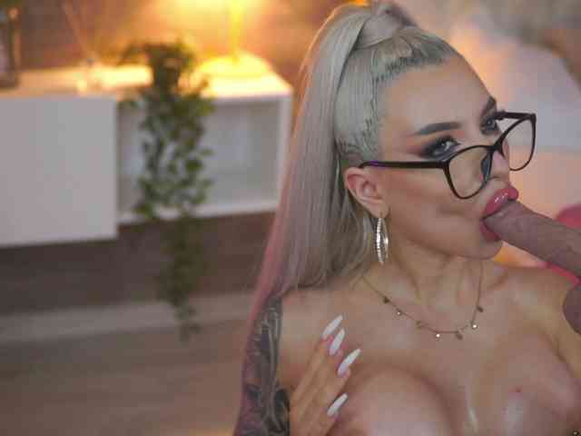 JuicyJessye webcam