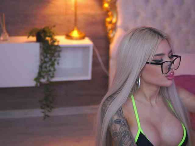 JuicyJessye webcam