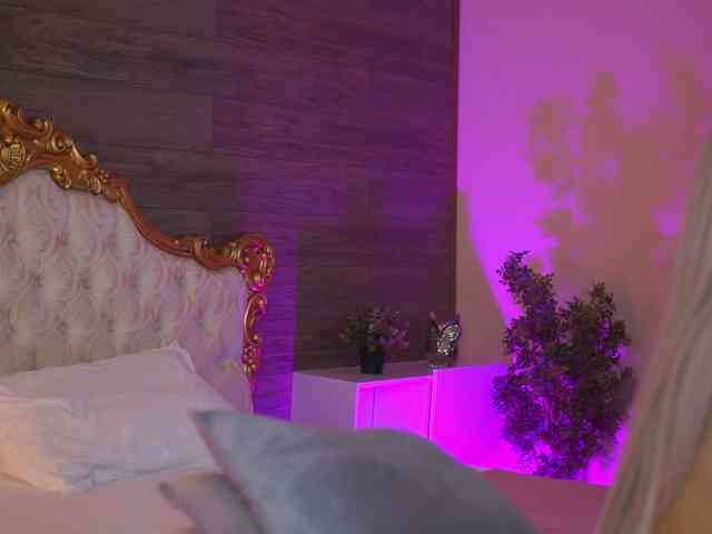 JuicyJessye webcam