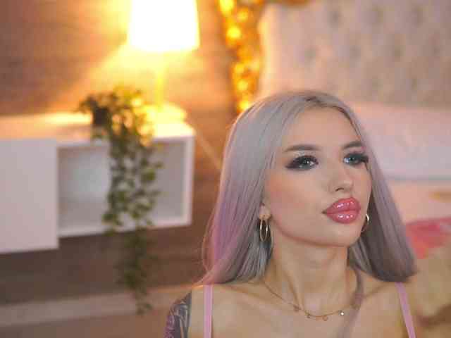 JuicyJessye webcam