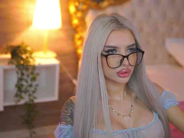 JuicyJessye webcam