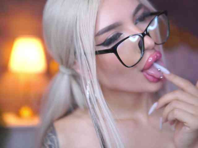 JuicyJessye webcam
