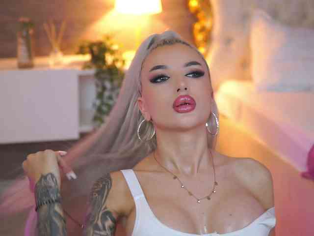 JuicyJessye webcam