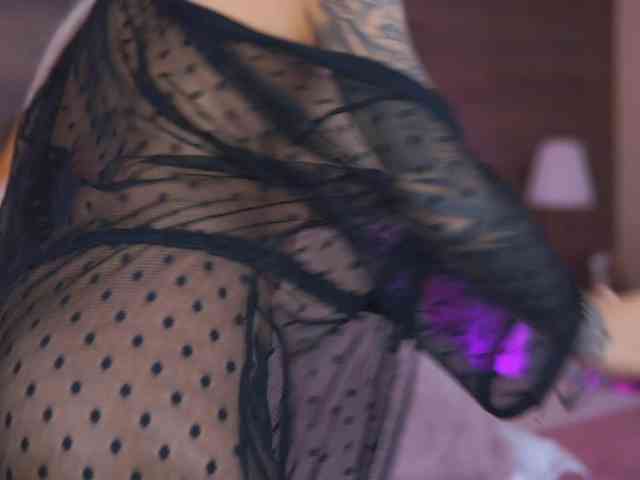 JuicyJessye webcam