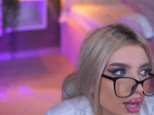 JuicyJessye webcam