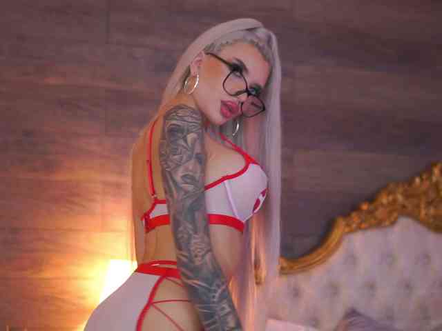 JuicyJessye webcam