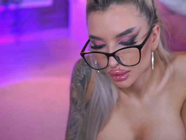 JuicyJessye webcam
