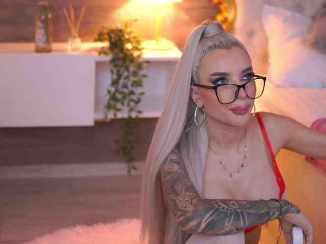 JuicyJessye webcam