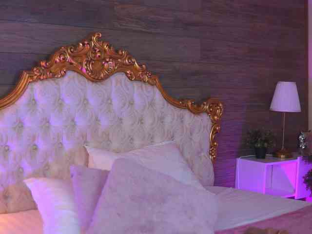 JuicyJessye webcam