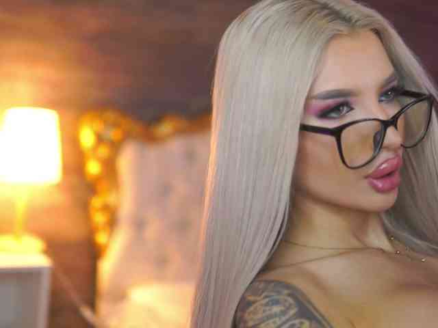 JuicyJessye webcam