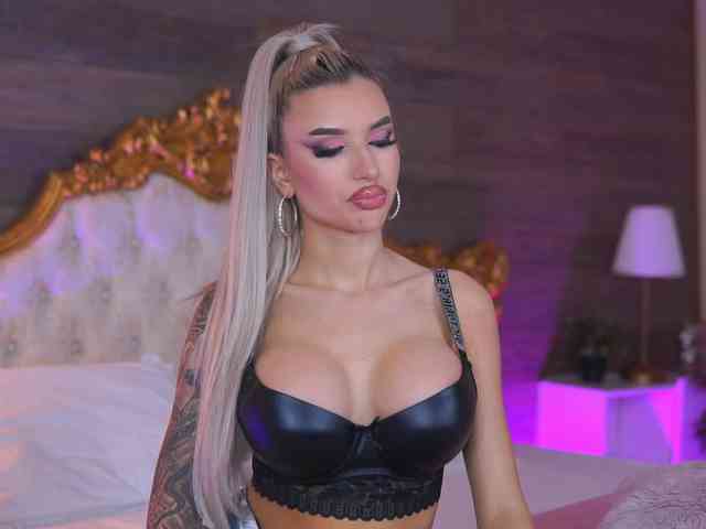 JuicyJessye webcam
