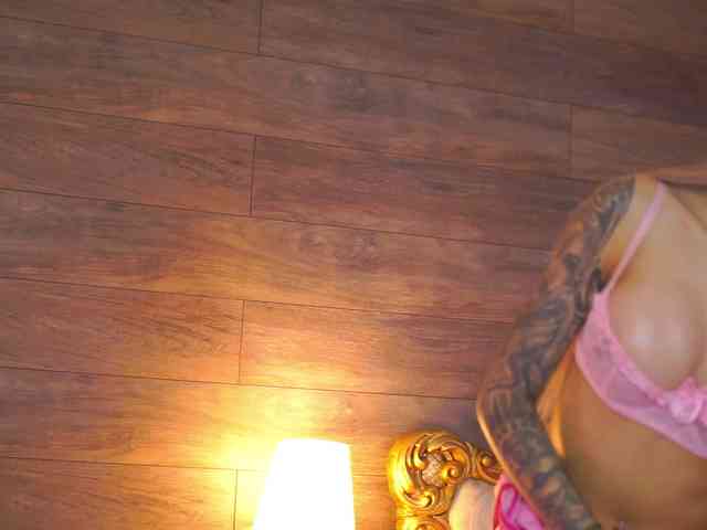 JuicyJessye webcam