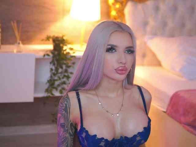 JuicyJessye webcam
