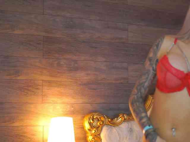 JuicyJessye webcam