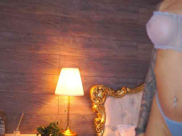 JuicyJessye webcam