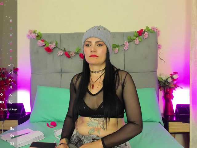 scarlethit's BongaCams show and profile