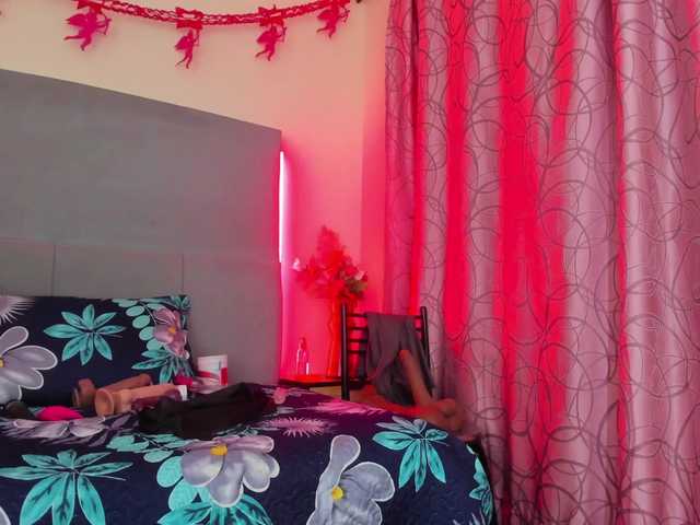 scarlethit's BongaCams show and profile