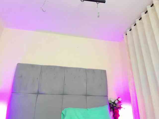 scarlethit Live Webcam on BongaCams