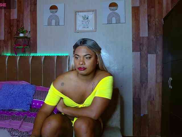 ELECTRABROWNS Live Webcam on BongaCams