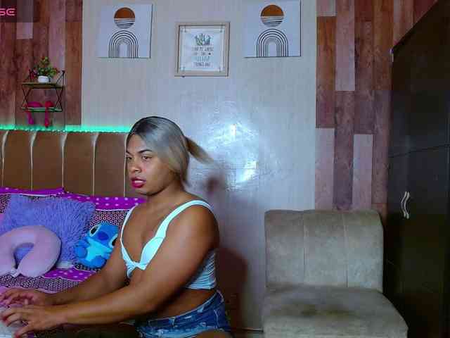 ELECTRABROWNS Live Webcam on BongaCams