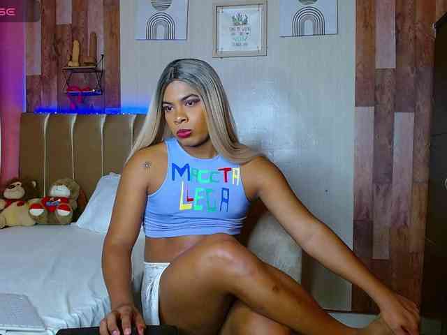 ELECTRABROWNS Live Webcam on BongaCams